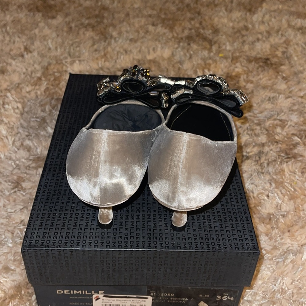 Shoes - Picture 4 of 6